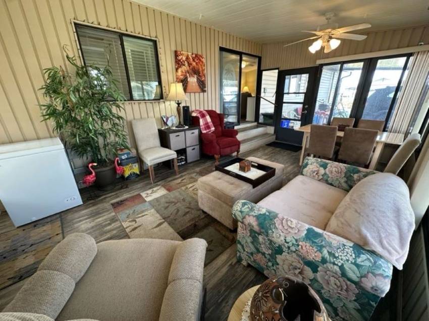 581 Lake Henry Drive a Winter Haven, FL Mobile or Manufactured Home for Sale